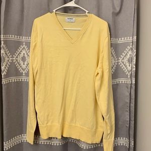 Men’s lightweight sweater.